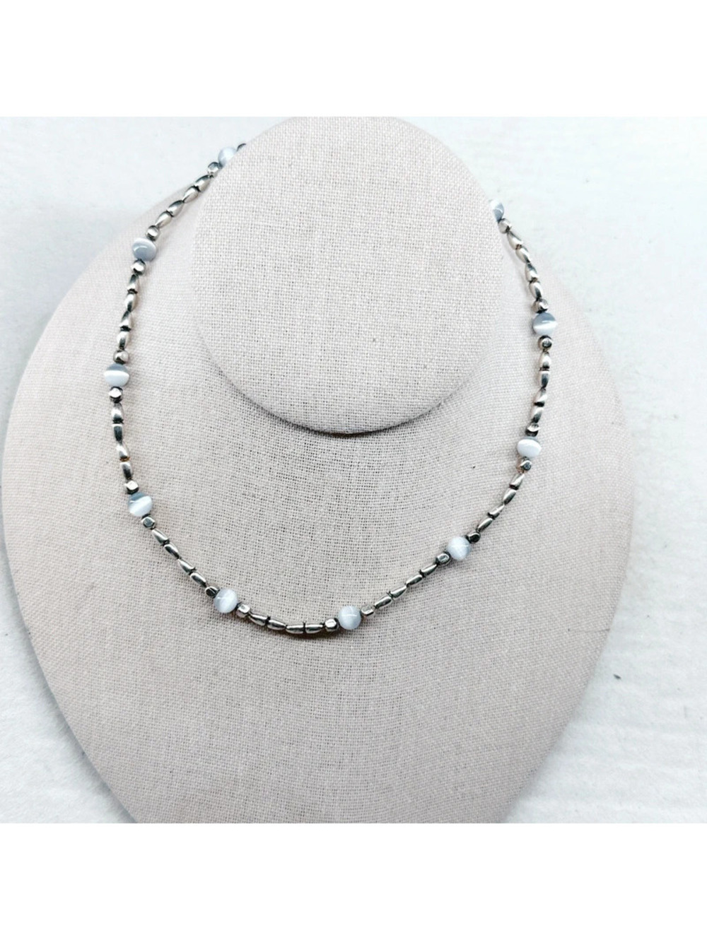 3145mc. Silvertone Cats Eye Choker White